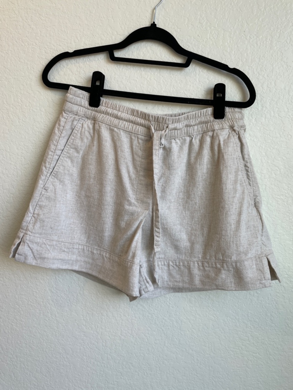 BANANA REPUBLIC • Women’s Natural Beige Linen-Blend Pull-on Shorts • Small
